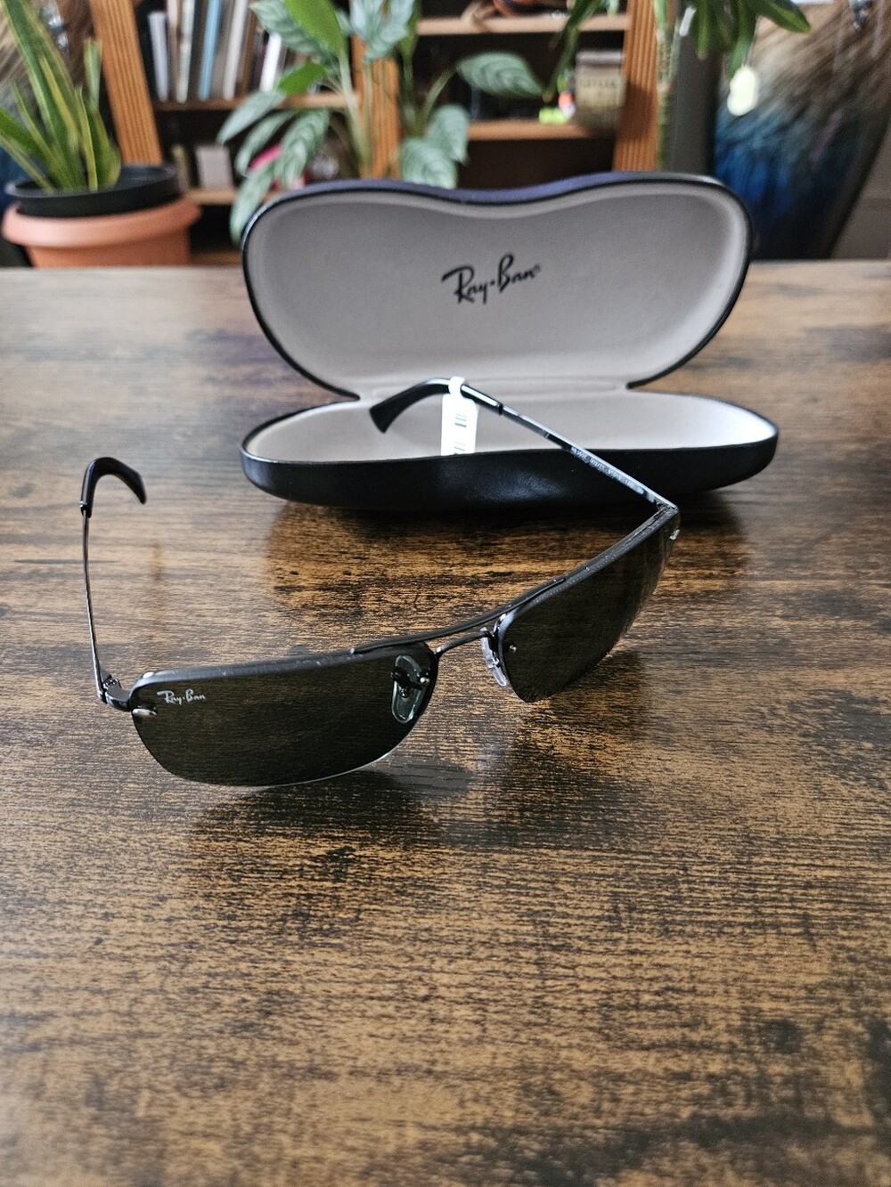 Ray-Ban Black Sunglasses with Dark Lenses in Case - Picture 3 of 12